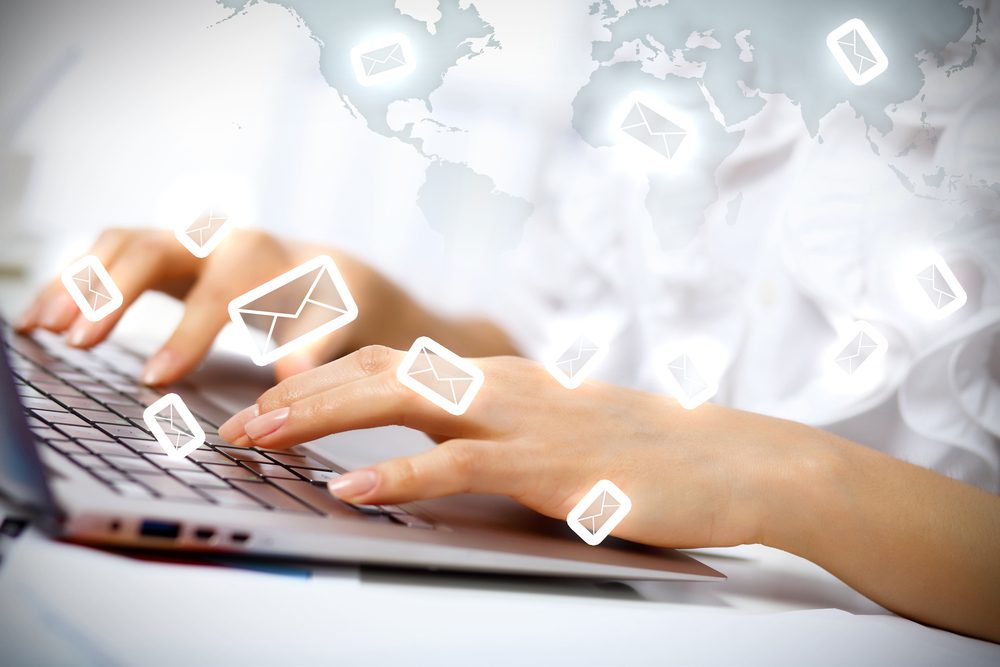 ¿Tu empresa tiene una cuenta del tipo info@tudominio.com? Echa un ojo a Front
